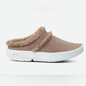 OOFOS OOcoozie Chocolate Sherpa Recovery Mule Shoe/Slipper - 7.5 (discontinued)